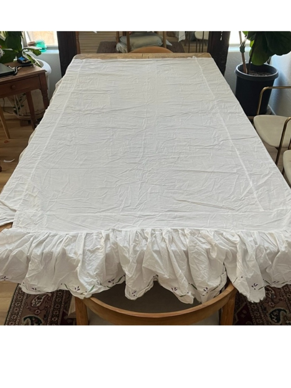 White Embroidered Ruffle Bed Skirt Dust Ruffles Flowers Vines Leaves 100% Cotton